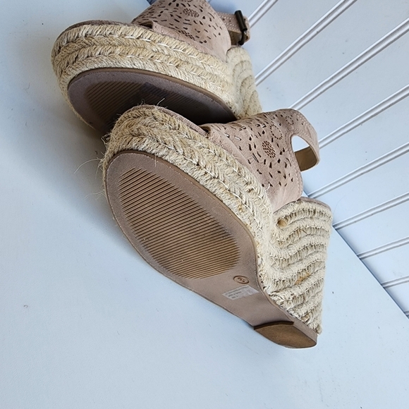 WILD DIVA LOUNGE Taupe Beige Lace Up Platform Heeled Wedge Sandals Sz 8 - Picture 8 of 10